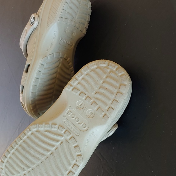 Classic Crocs Size 7 - Picture 3 of 4